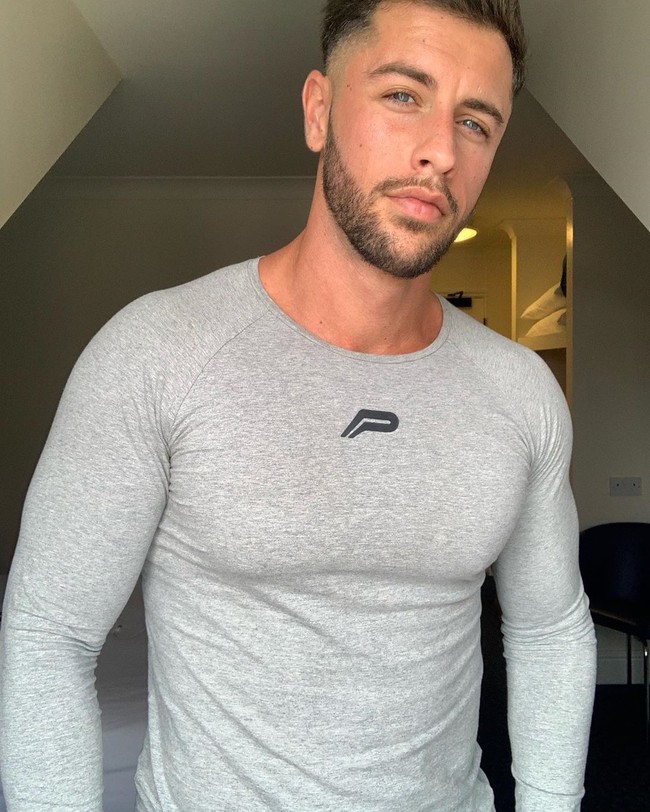 Mantan model ini mengungkap kisah hidupnya yang hampir jadi gelandangan. Masalah asmara yang membuat kehidupan pria bernama Vincent Azzopardi itu jadi sempat hancur.  Foto: Instagram