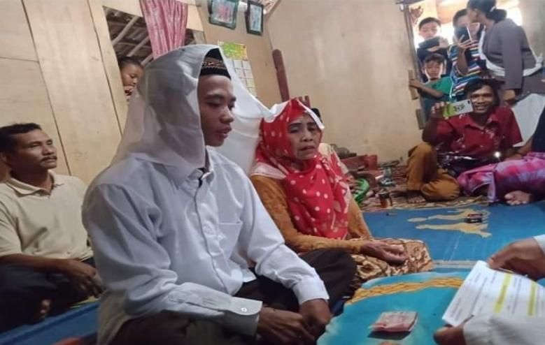 Viral pernikahan nenek 65 tahun di Sumsel dengan pemuda 27 tahun (dok. Istimewa)