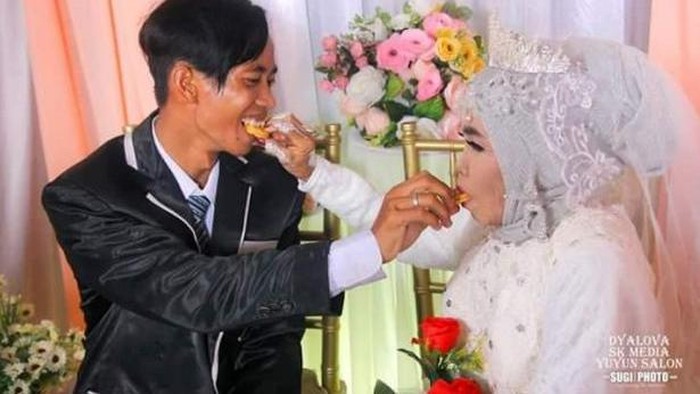 Viral pernikahan nenek 65 tahun di Sumsel dengan pemuda 27 tahun (dok. Istimewa)