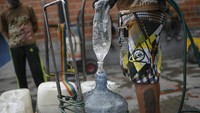 Pasokan air bersih sangat penting di saat pandemi COVID-19 saat ini.