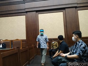Dua Terdakwa Mega Korupsi 37,8 T Dituntut 12 Tahun Bui dan Denda Rp 1 M