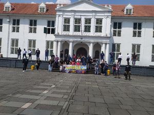 Warga Datangi Museum di Kawasan Kota Tua, Ada yang Pakai Face Shield