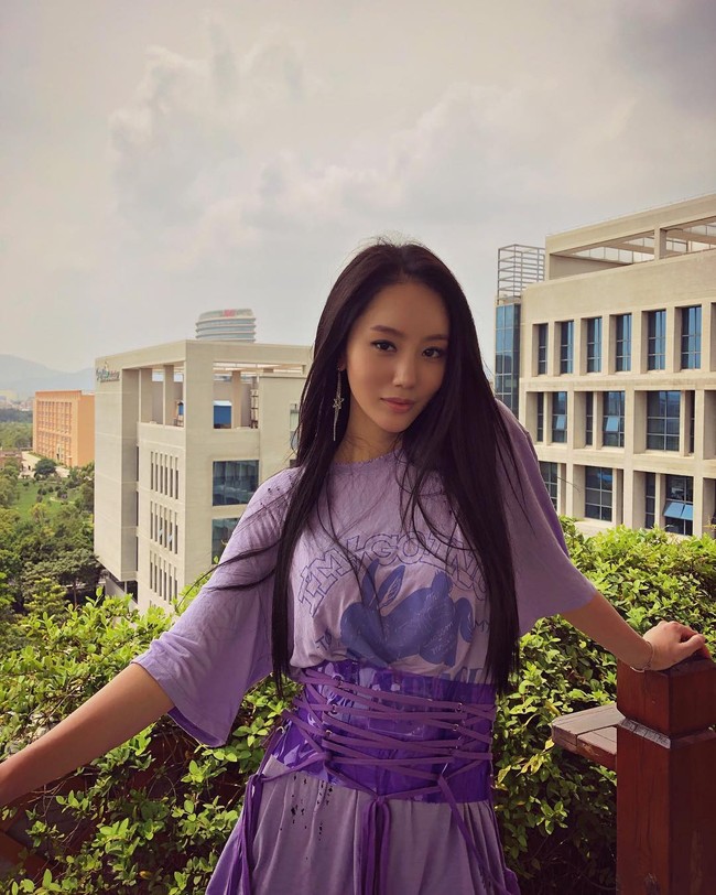 Aku tidak pernah membayangkan akan jadi terkenal. Aku hanya ingin bekerja keras dan mungkin mendapatkan kesempatan untuk tampil di depan banyak orang, ujarnya. Foto: Instagram @ayeon3131