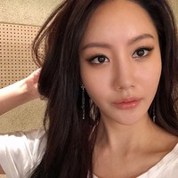 Memainkan instrumen yang didominasi oleh pria pastinya sulit tapi aku bisa menerima perbedaan dan mengatasi kesulitannya. Aku bangga dengan prestasiku selama ini dan bersyukur kepada semua yang telah mempengaruhiku (secara positif), kata A Yeon dilansir Nextshark. Foto: Instagram @ayeon3131