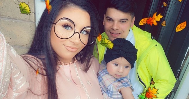 Safaa tampak sangat menikmati perannya sebagai ibu muda. Ia kerap memamerkan momen kebersamaannya dengan sang putri kesayangan kepada 35 ribu pengikutnya di Instagram. (Foto: Instagram/@safaaazadmt)