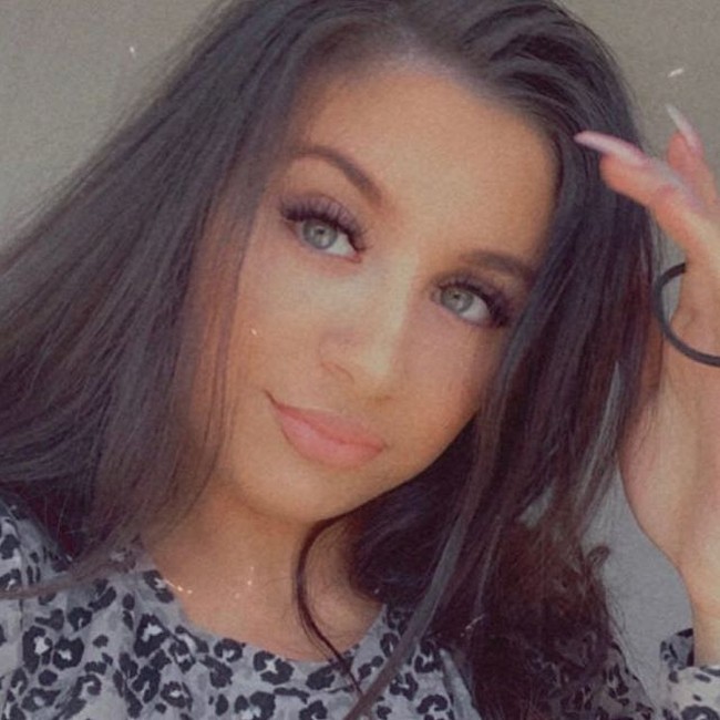 Baru-baru ini, kebahagiaan Safaa sempat terusik oleh kelakuan haters. Ia mengunggah foto tangkap layar berisi ujaran kebencian dari seorang netizen di DM Instagram. Bayimu sangat jelek, kata sang netizen. (Foto: Instagram/@safaaazadmt)