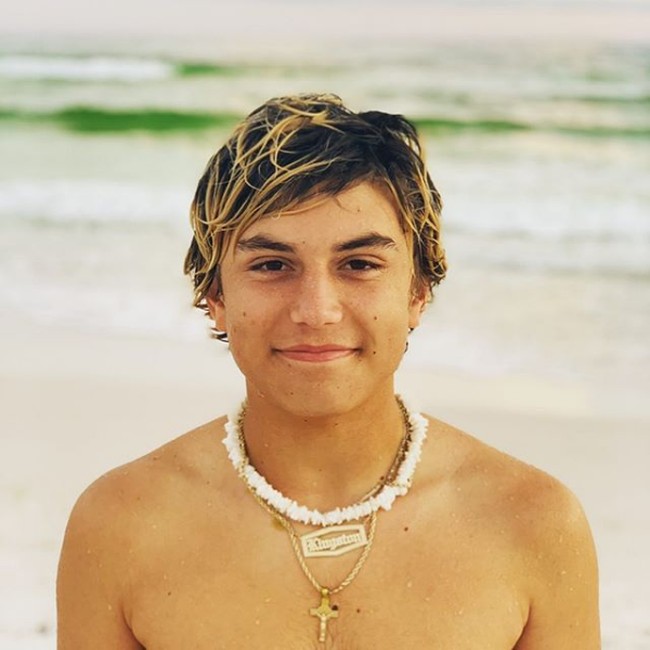 Gwen Stefani mendapati kalau mantan suaminya, Gavin Rossdale, berselingkuh dengan pengasuh anak mereka sehingga dia memutuskan menceraikannya setelah 13 tahun pernikahan. Keduanya dikaruniai tiga anak yakni Kingston Rossdale, Zuma Nesta Rock Rossdale dan Apollo Bowie Flynn Rossdale. Foto: Instagram