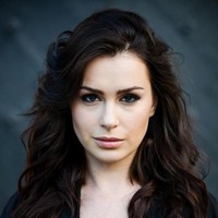 Inilah penampilan  Anna Maria Sieklucka sebagai Laura Biel dalam film 365 Days. Seperti Massimo yang dikisahkan menculiknya karena jatuh cinta padanya, tak sedikit penonton 365 Days juga terpesona pada kecantikan Anna. Foto: Dok. Instagram @anna_maria.sieklucka