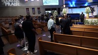 Ribuan pelayat datang untuk memberikan penghormatan terakhir pada Senin (8/6/2020) waktu setempat kepada George Floyd.