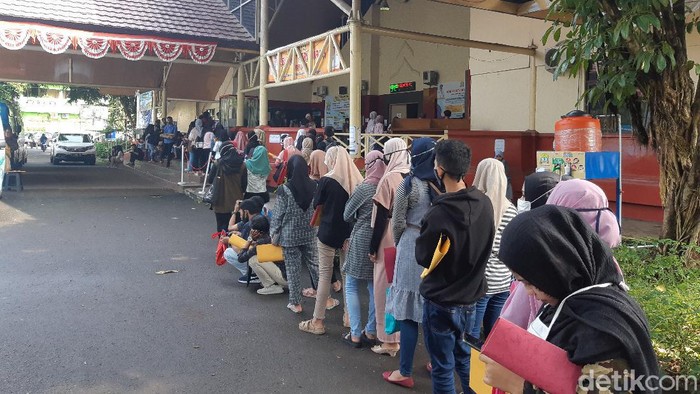 Antre Kartu Kuning di Disnaker Kota Serang