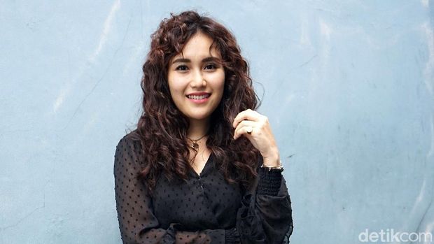 Ayu Ting Ting saat ditemui di studio Trans TV.