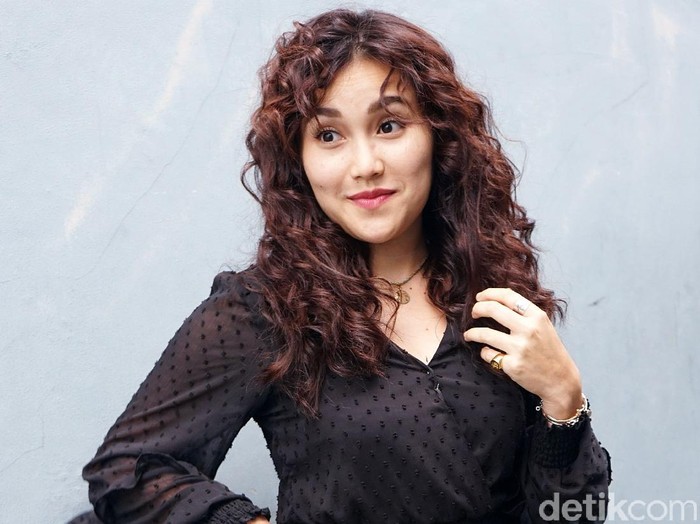Ayu Ting Ting Ayu Ting Ting saat ditemui di studio Trans TV.