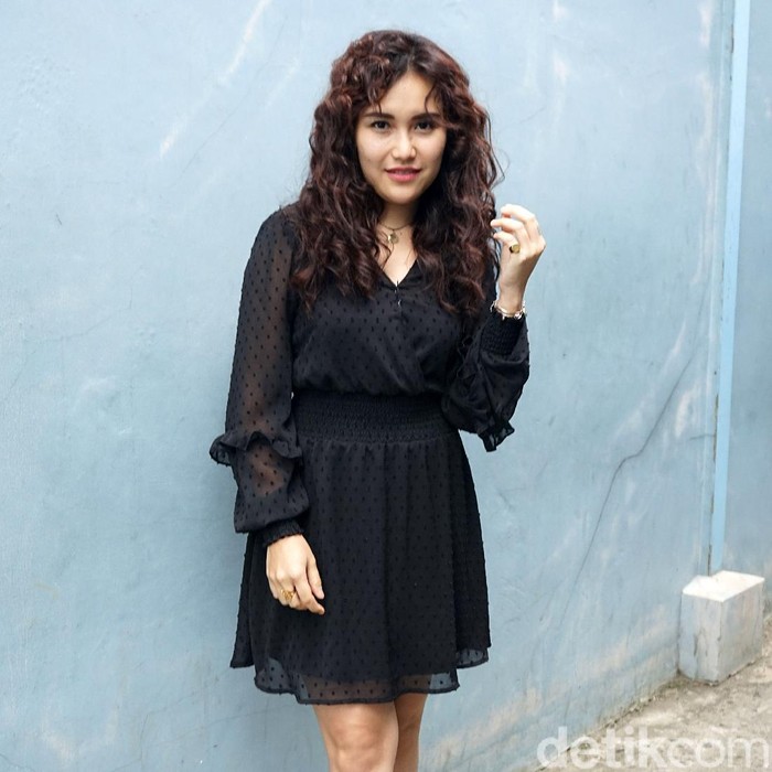 Ayu Ting Ting saat ditemui di studio Trans TV.