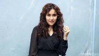 Ayu Ting Ting saat ditemui di studio Trans TV, Kapten Tendean, Jakarta Selatan pada Selasa (9/6). Pool/Palevi S/detikFoto.