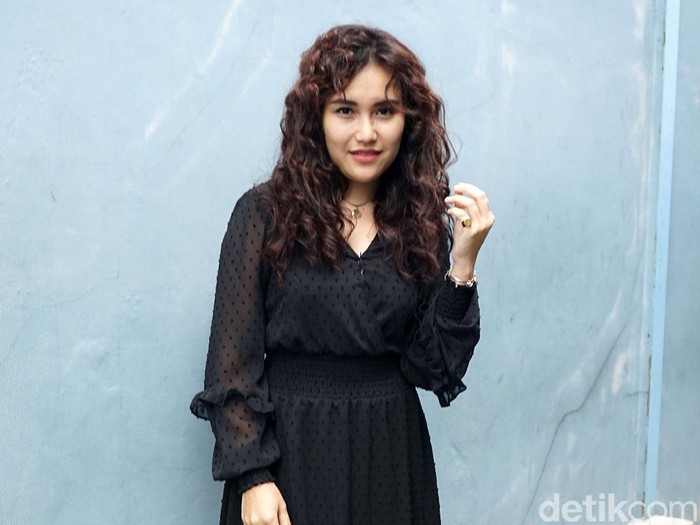 Ayu Ting Ting saat ditemui di studio Trans TV.