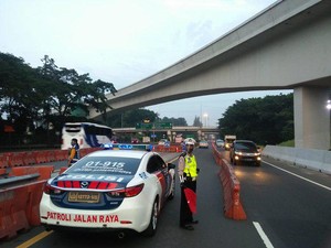Lalin Padat, Tol Halim ke Semanggi Diberlakukan Contraflow Pagi Ini