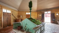 Di dalam desa terdapat sekolah, hotel, gereja dan pabrik untuk memasarkan mata air lokalnya sendiri. (Christies International Real Estate)