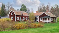 Sastra Brunn dibangun pada abad ke 18 sebagai resor kesehatan yang menjadi contoh sempurna dari arsiktektur Swedia. (Christies International Real Estate)