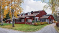 Terletak di Vastmaland County, Swedia menawarkan salah satu desa dengan berbagai fasilitas di dalamnya. (Christies International Real Estate)