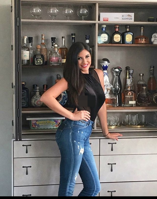 Model yang muncul di sampul Playboy Afrika Selatan pada Januari ini mengatakan bahwa ia meninggalkan kamar hotelnya setelah terisolasi selama dua bulan untuk menghadiri pemotretan.  Foto: Instagram