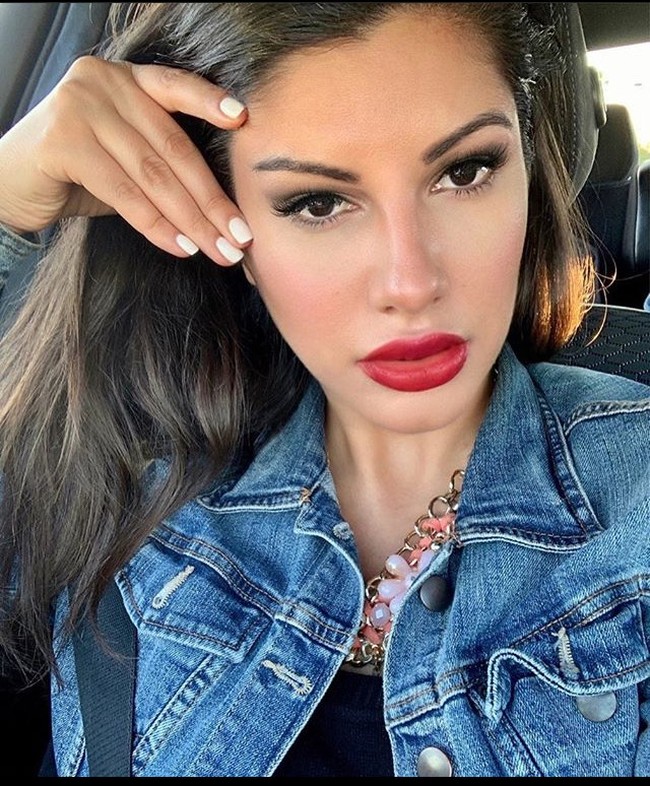 Mantan finalis Miss Universe ini mengatakan bahwa Dubai kosong dan sunyi. Ia juga merasa takut akan ditangkap ketika melihat polisi di jalan. Foto: Instagram