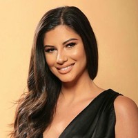 Meskipun keluar dari isolasi, aku memakai maskerku sepanjang waktu sampai aku mencapai tempat yang dituju. Aku pikir aku akan ditangkap ketika polisi melihatku di jalan. Aku langsung kembali ke dalam mobil dan kabur,” ujarnya. Foto: Instagram