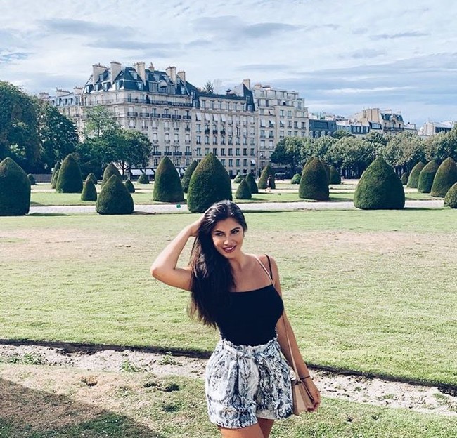 Dora berhasil menghindari konfrontasi dan tidak menghadapi konsekuensi apa pun karena melanggar aturan penguncian wilayah. Ia pun mengatakan bahwa pemotretan yang ia dapatkan luar biasa. Foto: Instagram