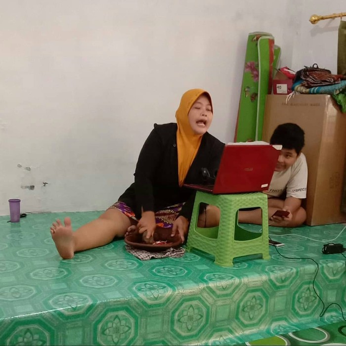 emak-emak meeting sambil ngulek emak-emak meeting sambil ngulek