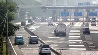 Gerbang tol ini menghubungkan antara kawasan Serpong atau Bintaro menuju Jakarta.