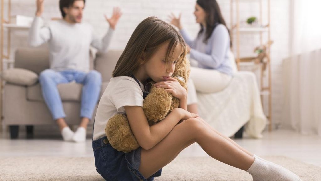 Saat Orangtua Cerai karena Selingkuh, Ini yang Bisa Bikin Anak Trauma Saat Orangtua Cerai karena Selingkuh, Ini yang Bisa Bikin Anak Trauma
