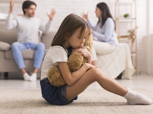 Saat Orangtua Cerai karena Selingkuh, Ini yang Bisa Bikin Anak Trauma
