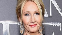 Penulis sekaligus pencipta Harry Potter, JK Rowling, juga mendapat ancaman pembunuhan karena pendapatnya dianggap antisemitisme dan antitransfobia.  Foto: IMDB/ Istimewa