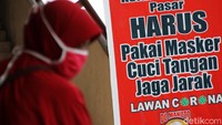 Perwali yang diterbitkan oleh Wali Kota Solo ini untuk menghidupkan kembali roda perekonomian diantaranya dengan menjaga kebersihan, jaga jarak, serta harus memakai masker.