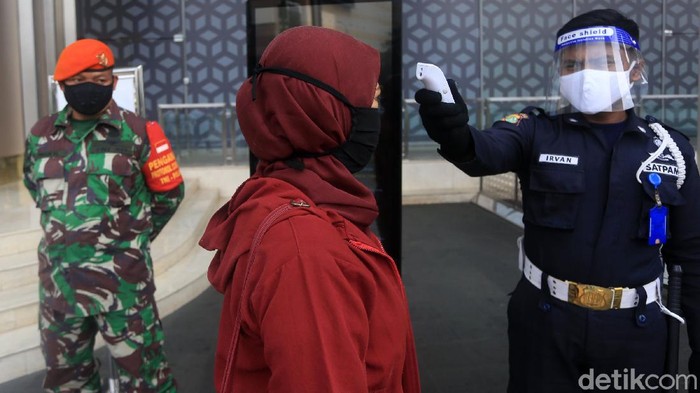 Sejumlah mal di Jakarta bersiap untuk beroperasi kembali dengan skenario new normal pada 15 Juni 2020 mendatang. Salah satunya mal Senayan City.