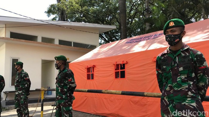 Pengamanan RS Dadi Makassar diperketat menyusul maraknya aksi warga membawa kabur jenazah PDP Corona (Ibnu Munsir-detikcom).