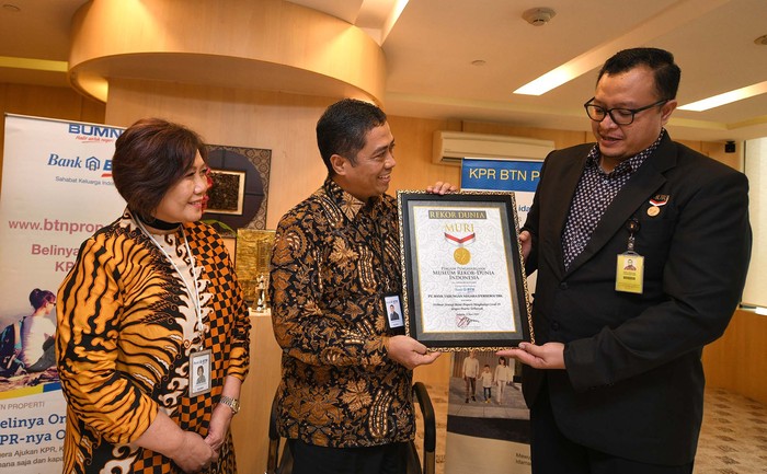 Webinar bertajuk Strategi Bisnis Menghadapi Dampak COVID-19 yang digelar oleh BTN untuk para pengembang di seluruh Indonesia diganjar MURI. Ribuan peserta yang hadir dan mengikuti webinar itu adalah mereka yang tergabung di Asosiasi Pengusaha Properti seperti REI, Apersi dan Himperra yang digelar pada 20 Mei 2020 lalu.