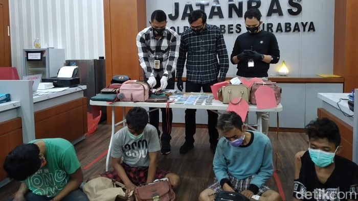 Komplotan bandit jalanan di Surabaya tertangkap. Empat jambret ini beraksi di 31 TKP selama pandemi Corona.