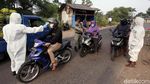 Petugas Check Point Pakai Seragam APD