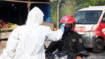 Petugas Check Point Pakai Seragam APD
