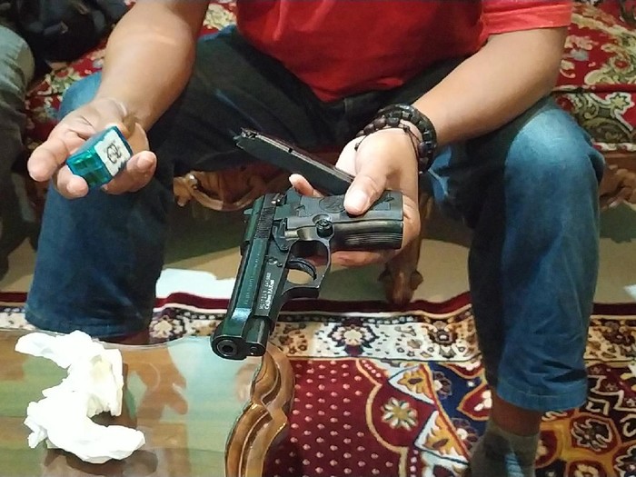 Pistol Kepsek SMK di Garut