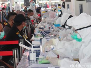 Ratusan Warga Surabaya Barat Ikut Rapid Tes Massal
