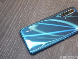 Unboxing Realme X3 SuperZoom, Punya Layar 120Hz dan Zoom 60x