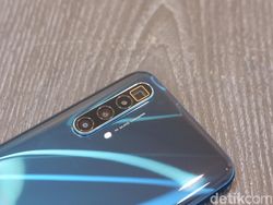 Unboxing Realme X3 SuperZoom, Punya Layar 120Hz dan Zoom 60x