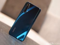 Unboxing Realme X3 SuperZoom, Punya Layar 120Hz dan Zoom 60x