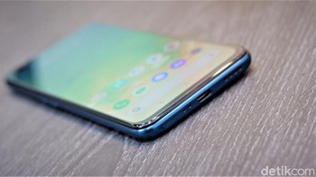 Ponsel ini memiliki port USB Type C dan dilengkapi dengan NFC. Foto: Adi Fida Rahman/detikINET