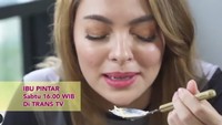 Selain itu, ia juga membintangi acara Ibu Pintar. Dalam program tersebut ia memberikan resep mie susu yang sempat viral. Foto: Instagram @reisabrotoasmoro