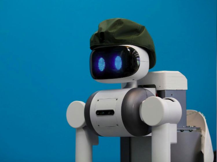 Aksi Robot Ugo Perangi Virus Corona