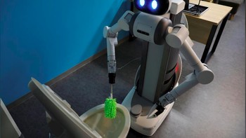 Dikatakan Matsui dibutuhkan waktu sekitar 30 menit untuk mempelajari cara menggunakan Robot Ugo dengan setiap operator yang mampu mengendalikan sebanyak empat mesin. (Foto: Reuters/Kim Kyung-Hoon)