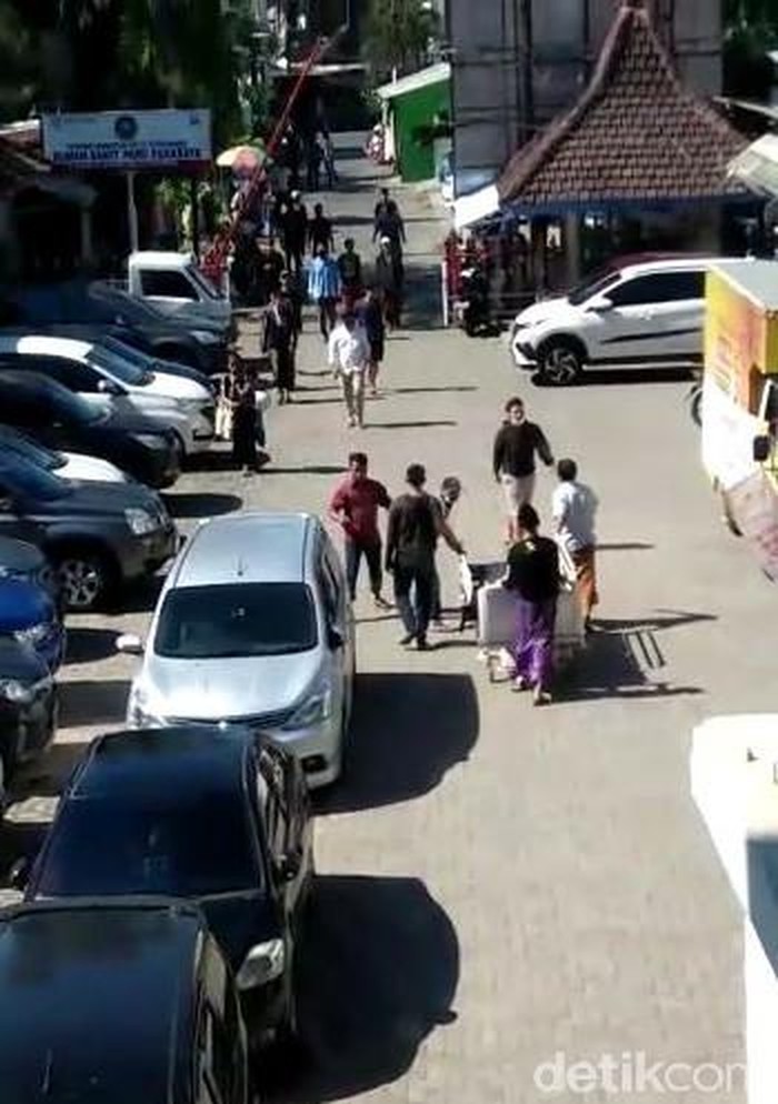 Satu Keluarga di Surabaya Mengambil Paksa Jenazah Positif COVID-19