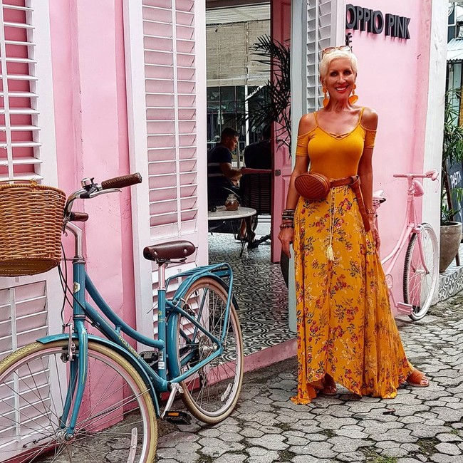 Inilah penampilan sang model yang awet muda dan masih seksi. Tubuhnya pun masih fit.  Foto: dok. Instagram